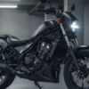 ガレージに停められたフルカスタムのホンダ レブル250 ディアブロ仕様