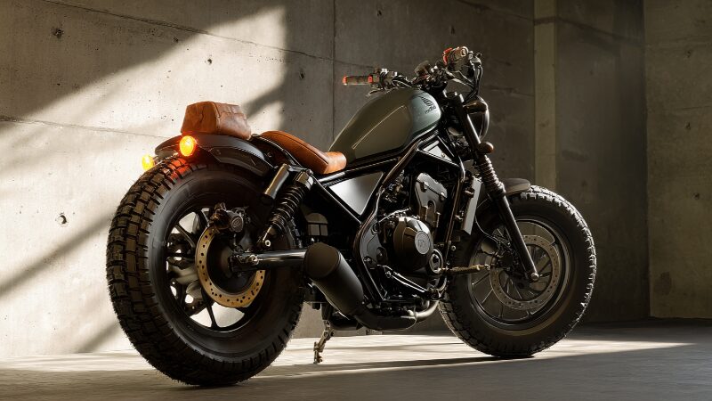 カスタムされたホンダ レブル250の迫力あるリアビュー