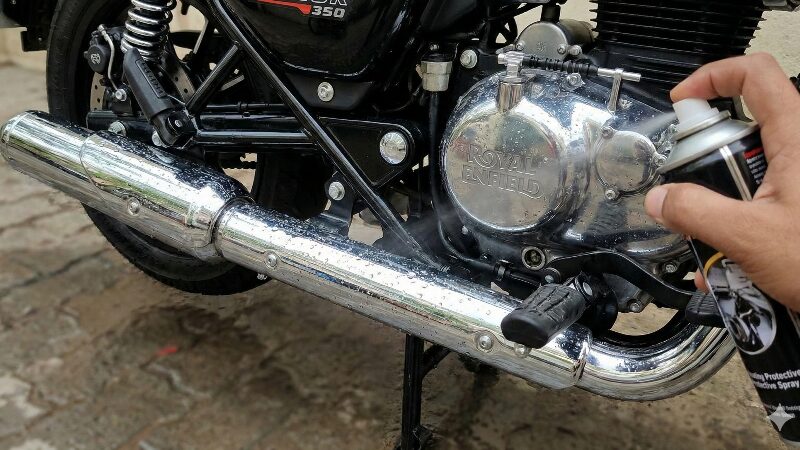 日本の湿気からバイクを守るため、防錆コーティングで輝くメテオ350のパーツ