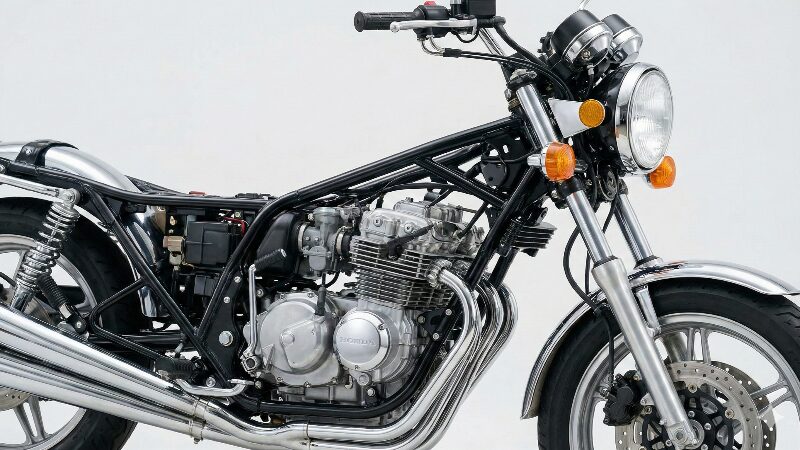 共通プラットフォームを持つネイキッドバイクのメカニカルなパーツ
