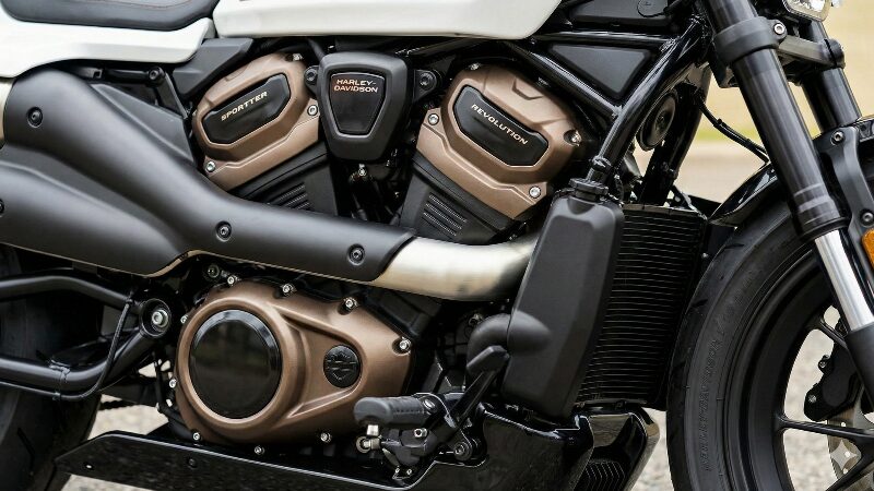 物議を醸すスポーツスターSのRevolution Maxエンジンと、その特徴的な樹脂カバーの質感