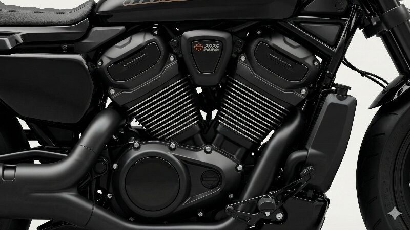 2026年モデルをイメージした、全体がブラックアウトされ冷却フィンが追加された重厚なエンジンの造形美