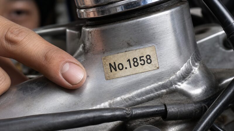 グランドマジェスティのリコール対応済みを示すNo.1858ステッカー